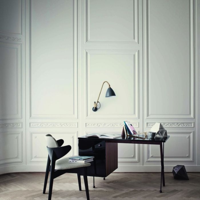 Lampa Bestlite by Gubi. Urok klasyczej lampy