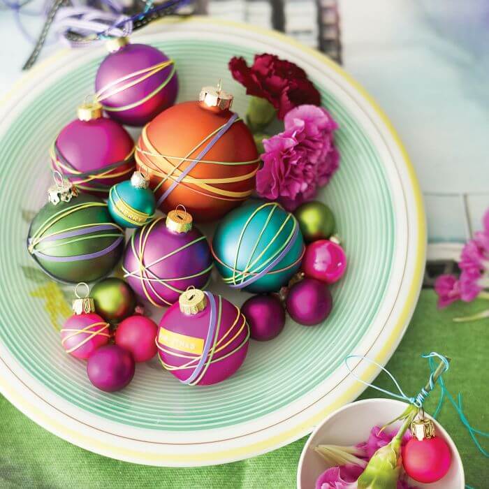 Kolorowe kulki - jak cukierki. Świąteczne dekoracje: bombki na stół!