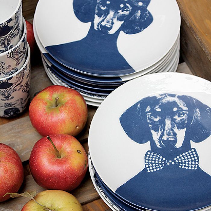 Porcelana z serii Tillsammans każdy pies ma swoje imię.