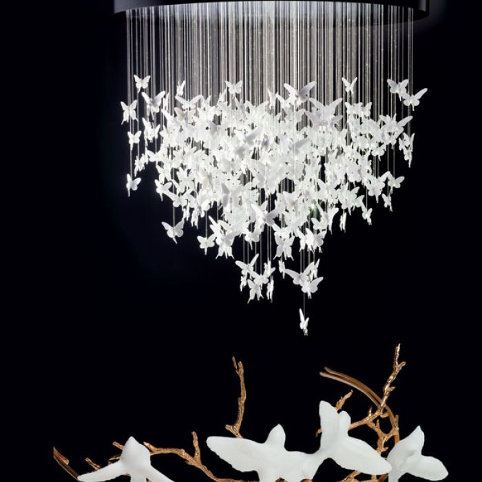 Żyrandol Niagara. Lladró. Z klasyczną nutką