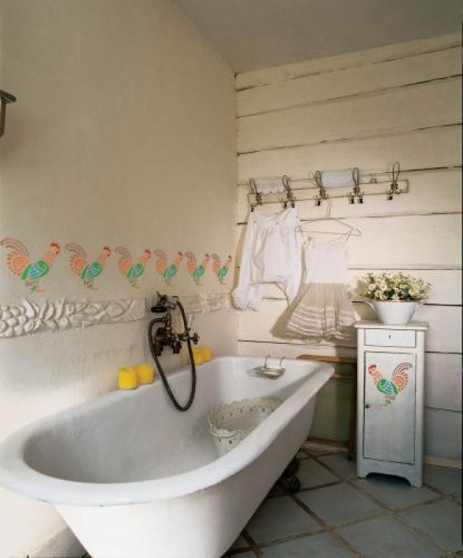 Fresk w łazience. Wiosenne koguciki