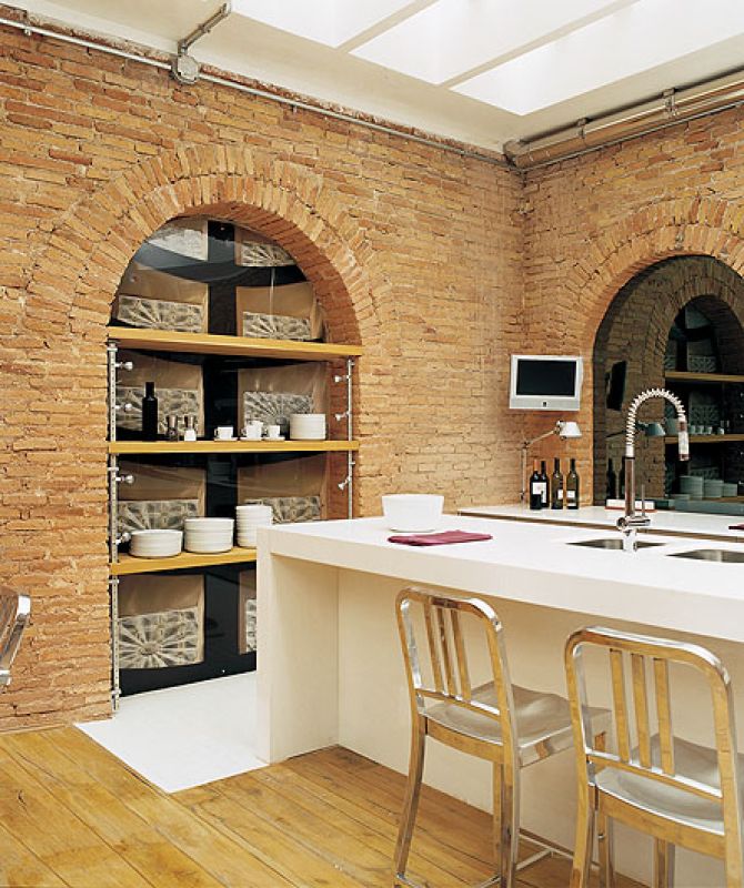 Musi być odporne na wodę, zasolenie i marynarzy. Lekkie, a zarazem wytrzymałe. A najlepiej, by miało dożywotnią gwarancję, bo