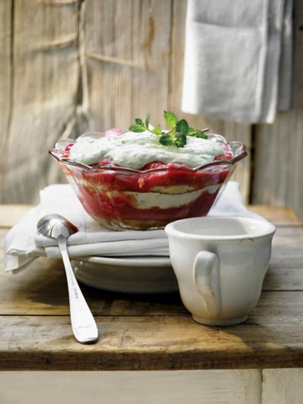 Potrawka z rabarbarem na słodko. Rabarbarowa uczta