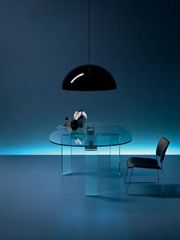 Stół Ray, projekt Carlo Bartoli dla firmy Fiam.