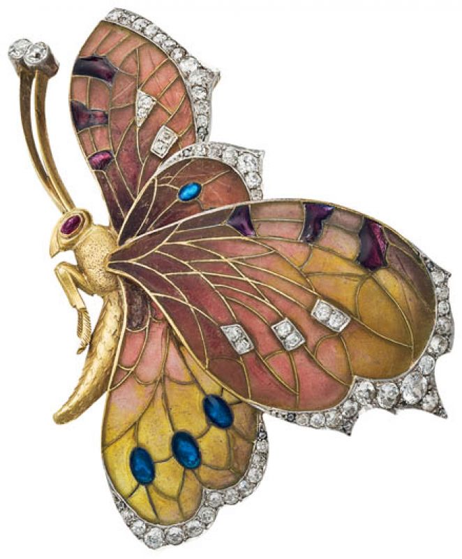 W kształcie motyla. Złota broszka wysadzana diamentami i rubinami, Wiedeń, 1910 r., Rozert Fischmeister,
