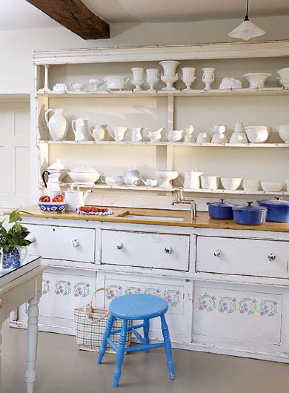 W kwiaciarniach pojawiły się pierwsze dzwonki. Drobne, fioletowe, na pewno ozdobią mieszkanie. Aby długo i