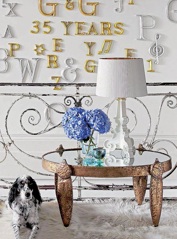 Z jednej strony, klasyka, bogactwo i tradycja, z drugiej, innowacyjność, przezroczystość i ironia 1072 zł