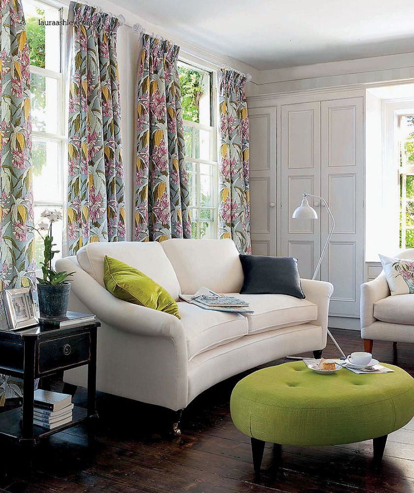 Wzory angielskiej projektantki pojawiają się nie tylko na tapetach, ale także na tkaninach.