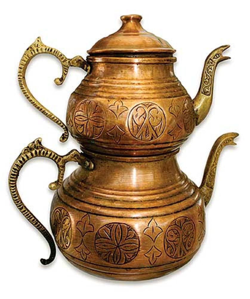 Tradycyjne tureckie imbryki do parzenia herbaty.