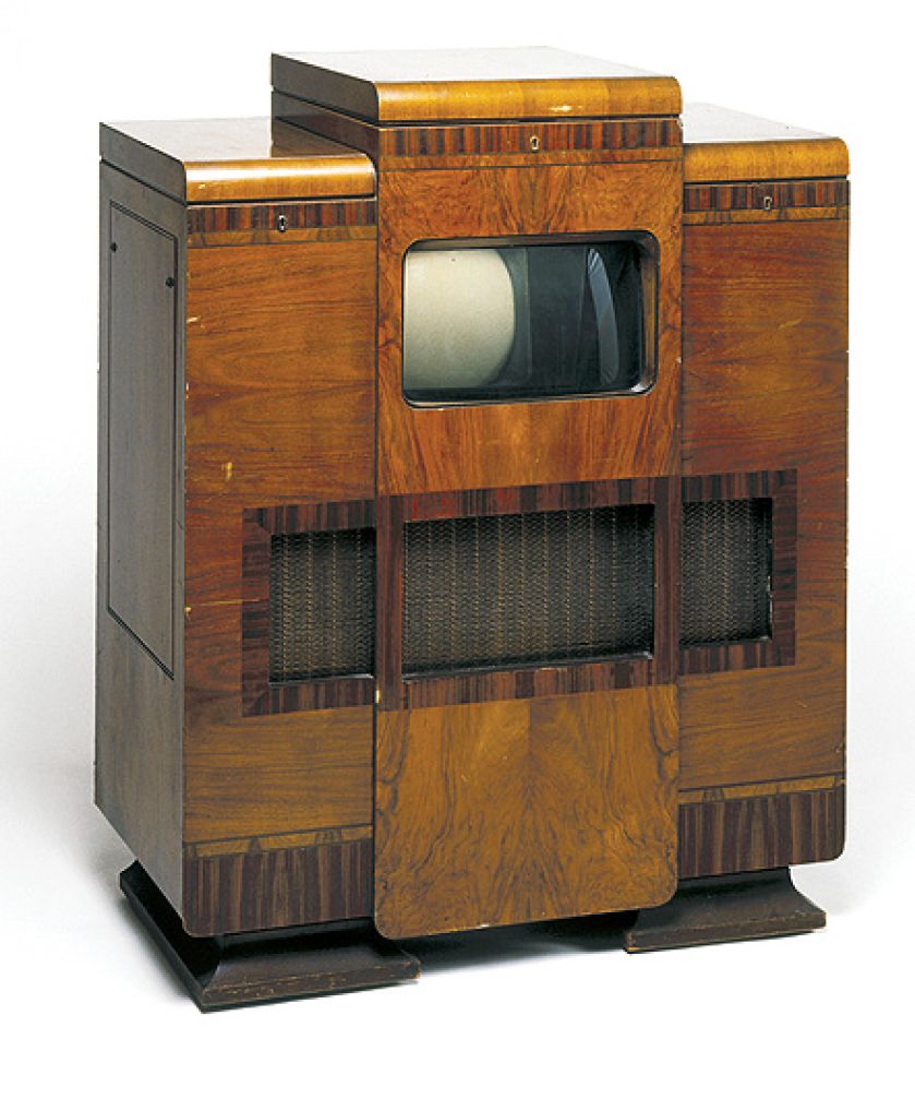 Domowe kino w stylu retro firmy His Master’s Voice (9-calowy odbiornik telewizyjny, gramofon i radio) trafiło do