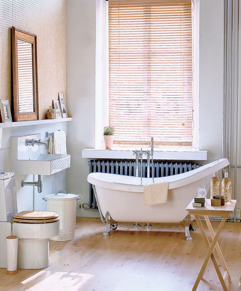 Wanna akrylowa Nostalgy z kolekcji Pool-Spa Impression ma nogi w kształcie lwich łap. Te są chromowane. POOL-SPA