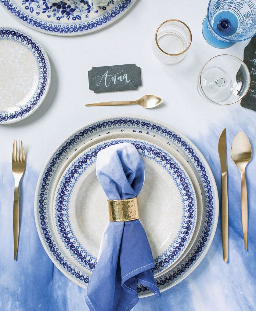 stół wigilijny niebiesko złoty