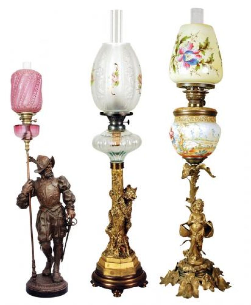 Lampa naftowa z postacią halabardnika, Niemcy, koniec XIX w., cw 7000 zł, niesprzedana, REMPEX. Lampa naftowa z figurką