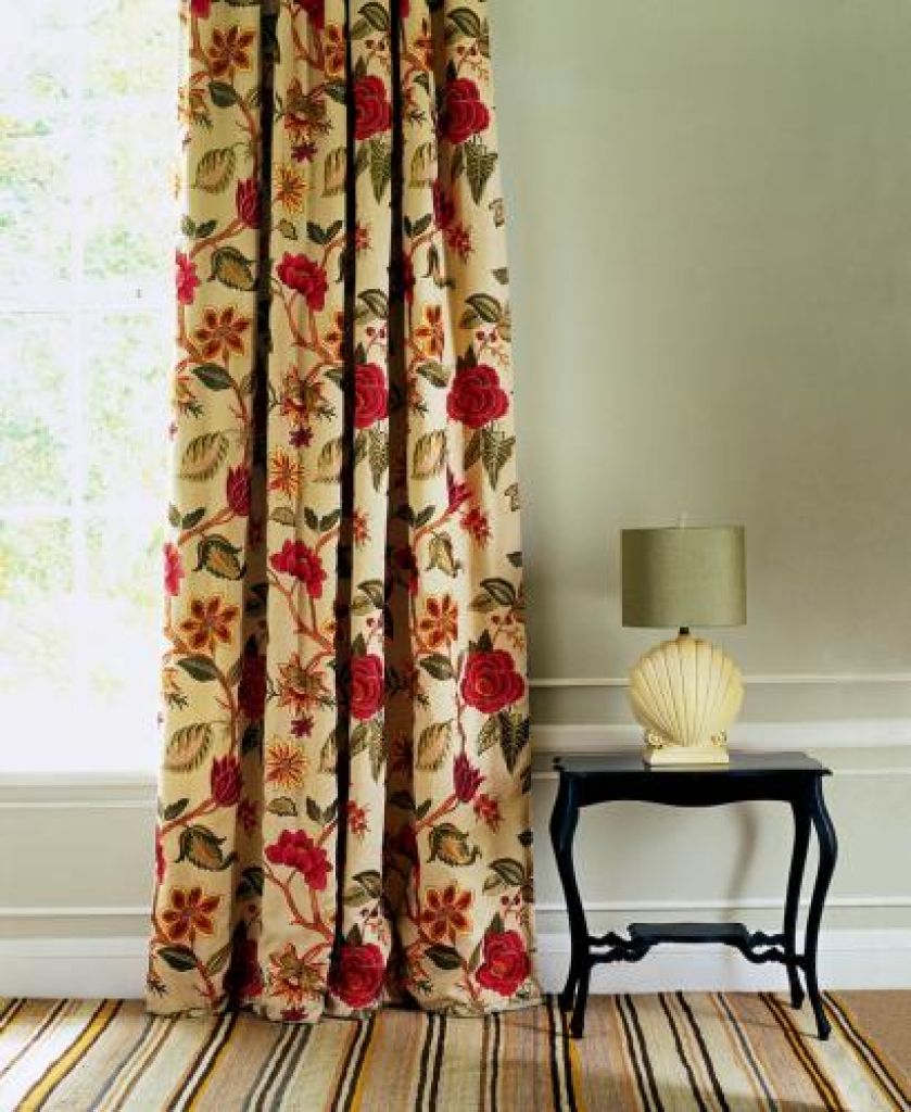 Kwiaty zawsze modne. Firma Zoffany proponuje tkaninę Anjolje, cena 666 zł/m.b. DECODORE