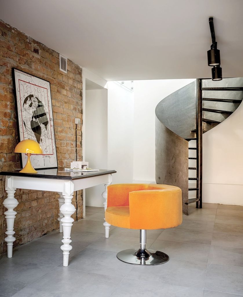 stara cegła w salonie