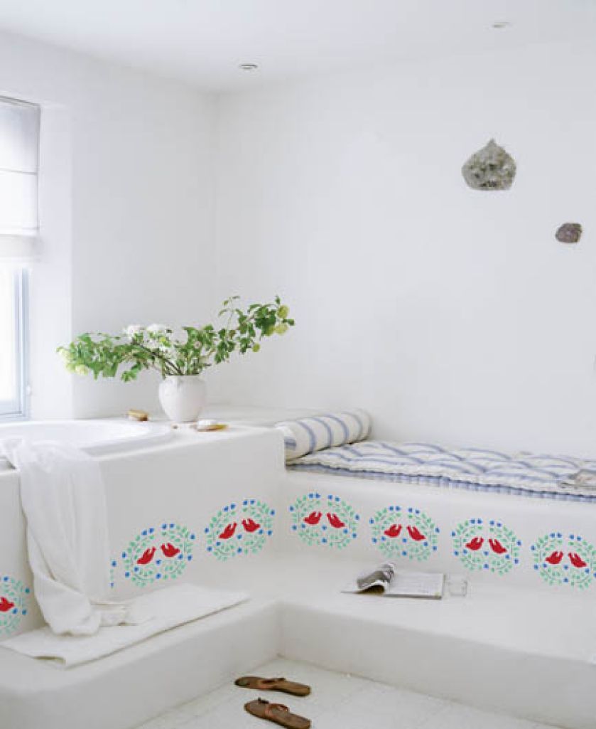 Malując w łazience, pamiętajmy, aby wybrać farby wodoodporne, np. alkidowe.