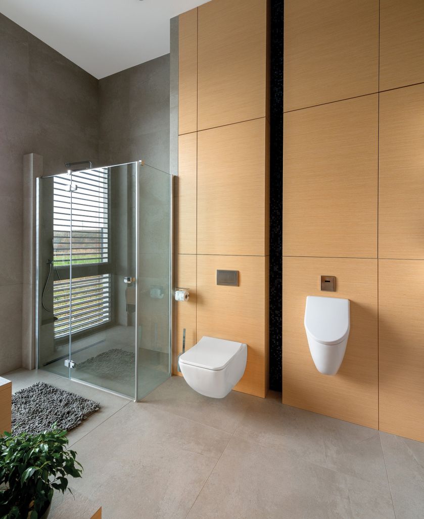 Ten imponujący, 700-metrowy dom powstał w starej, zabytkowej przepompowni. Gościom, którzy są u Maćka po