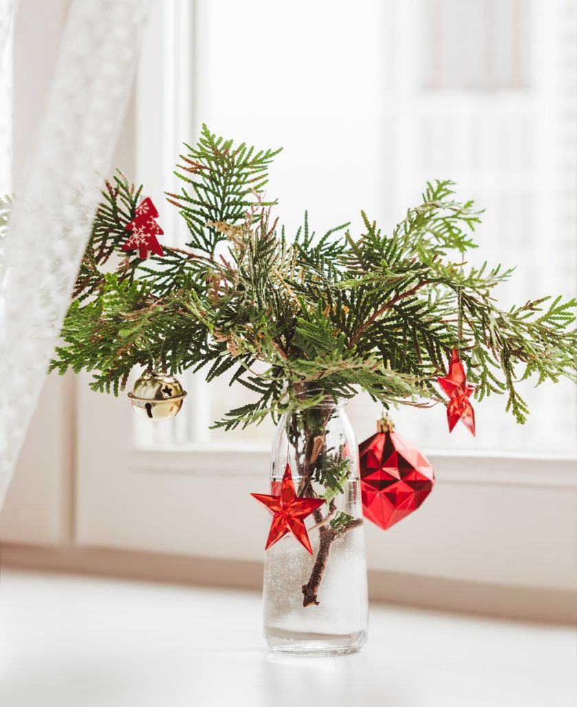 dekoracje gwiazdkowe w wazonie