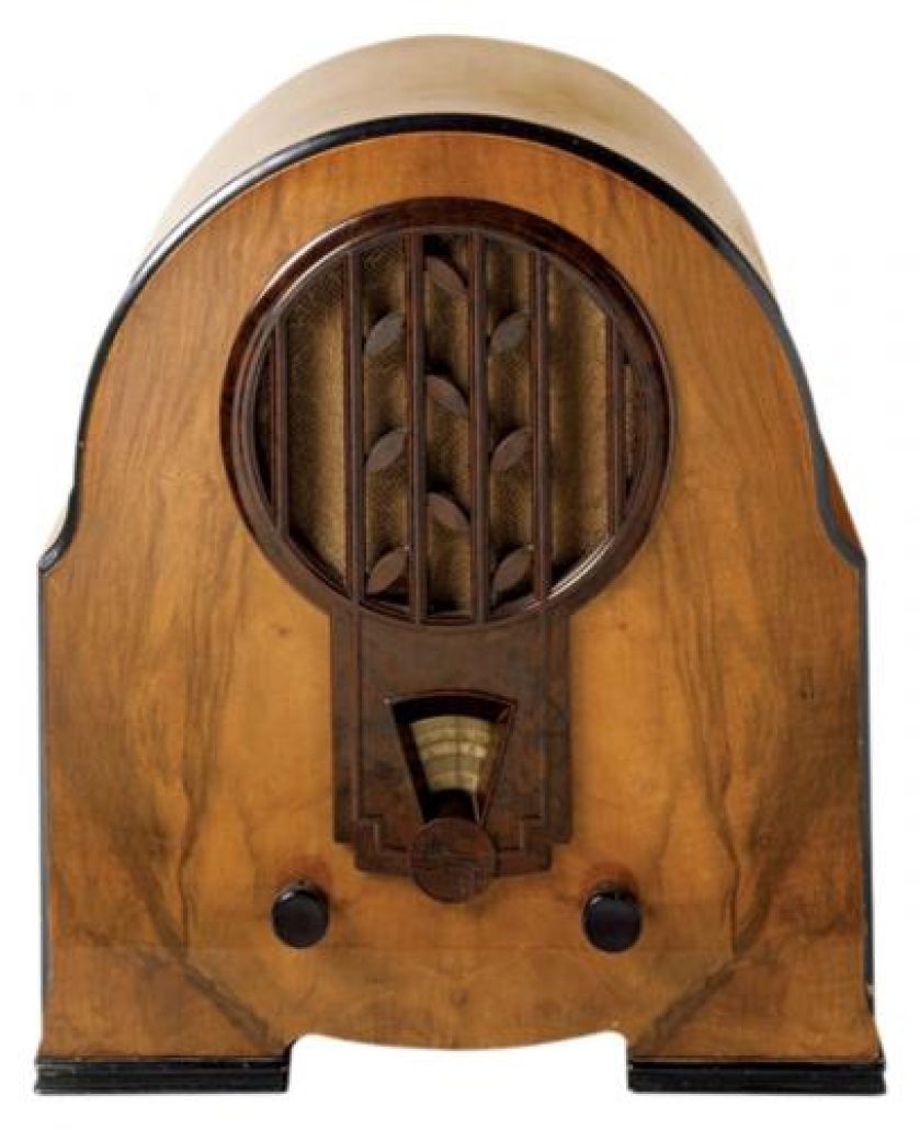 Drewniana, fornirowana skrzynka i głośnik ukryty pod ornamentem, fot. FLASH PRESS MEDIA