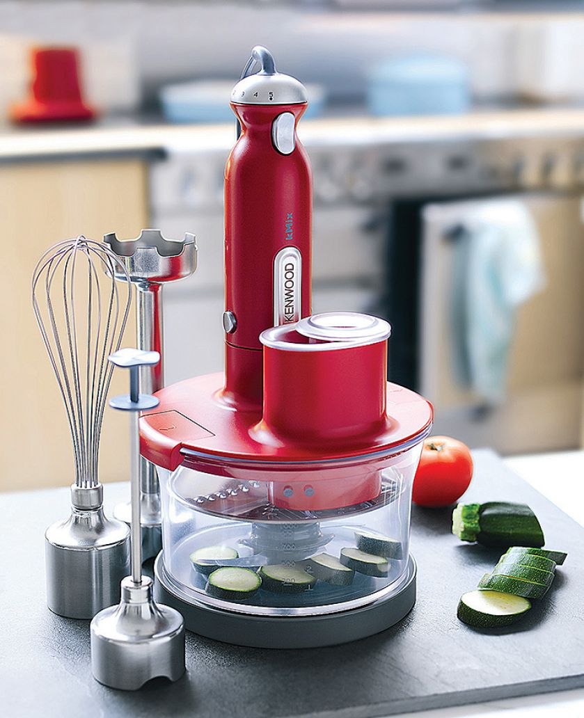 Nowoczesna kuchnia, ale sprzęt agd kolorowy i w stylu retro.