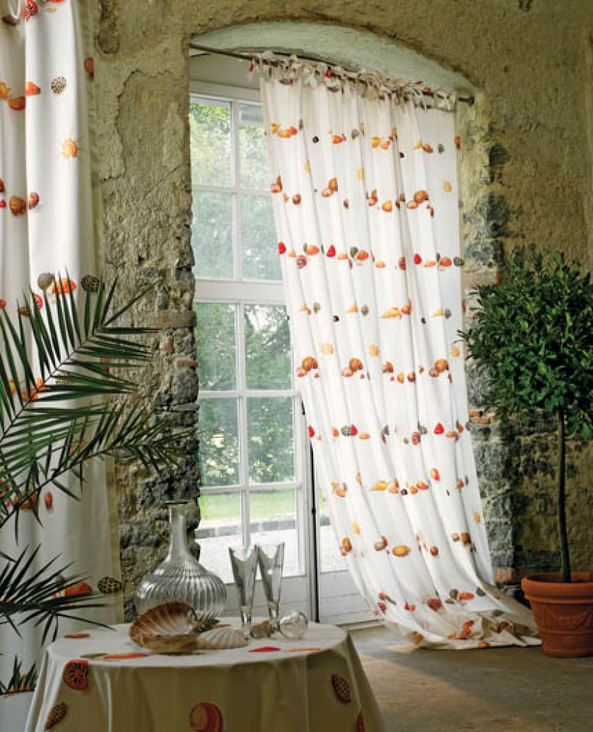 Projektanci tkanin bawią się kwietnymi wzorami. Wzory i kolory do wyboru.