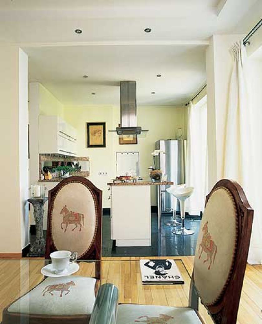 Kuchnia jest otwarta na jadalnie. Elegancja biedremeieru