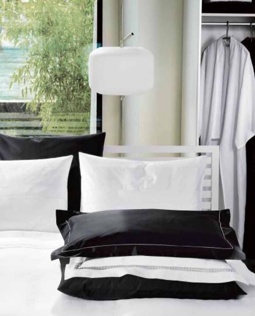 Wraca moda na puchowe piernaty, poduchy, pledy, kapy, falbany, koronki...