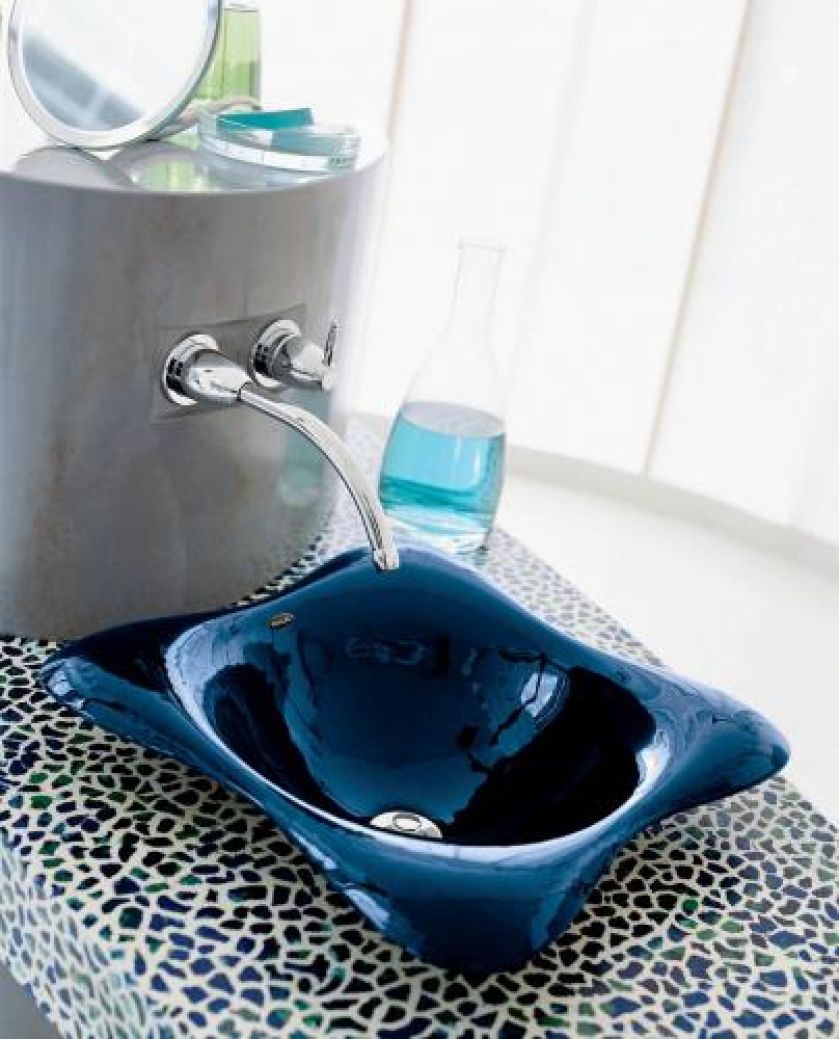 Żeliwna i emaliowana umywalka Dolce Vita. Można ją kupić w czterech kolorach. Średnica - 44 cm. Cena - 1750 zł. KOHLER