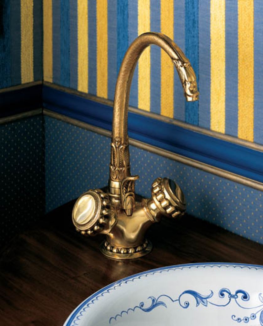 Stylizowana bateria Pompadour pokryta jest 24-karatowym złotem. Zapłacimy za nią 4095 zł. STEPIM