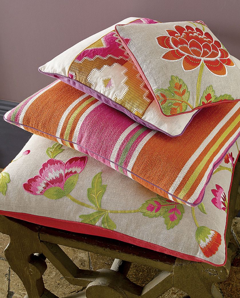 Poduszki od Manuela Canovasa, tkaniny od 608 zł/m, Impresje.