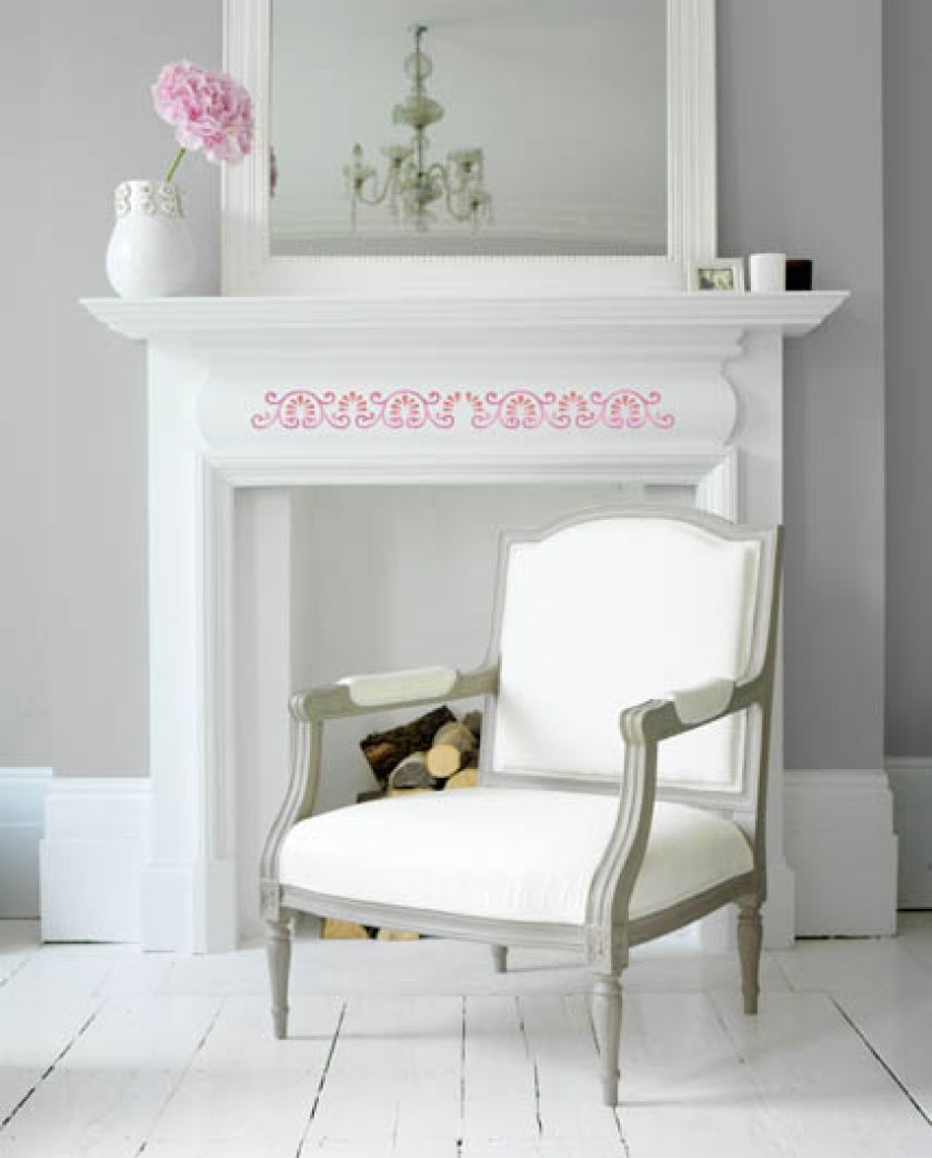 Kominek udekorowany różem pompejańskim, zwany też sinopsis od miasta Sinope, gdzie nijaki Pliniusz odkrył go dla świata.