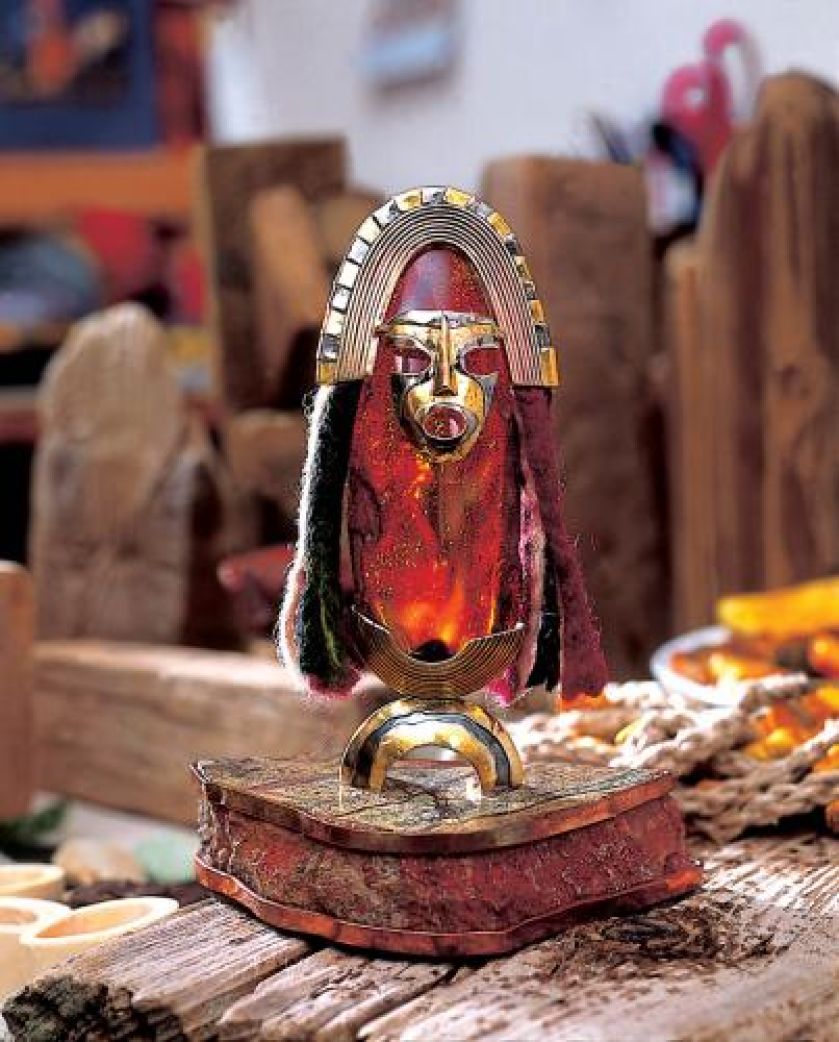 Statuetkę przypominającą azteckiego bożka zrobił Janusz.