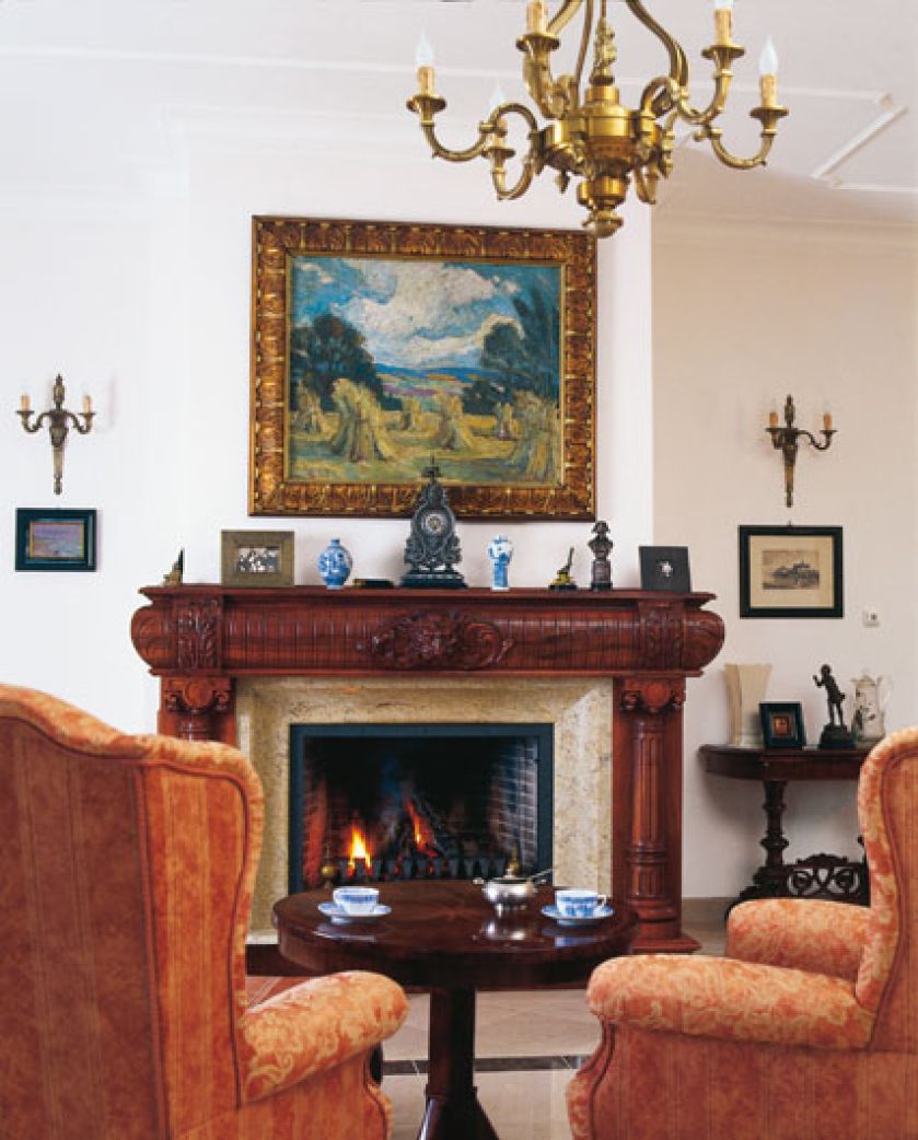 Wymarzone miejsce do wypoczynku - przed kominkiem, w wygodnym fotelu.