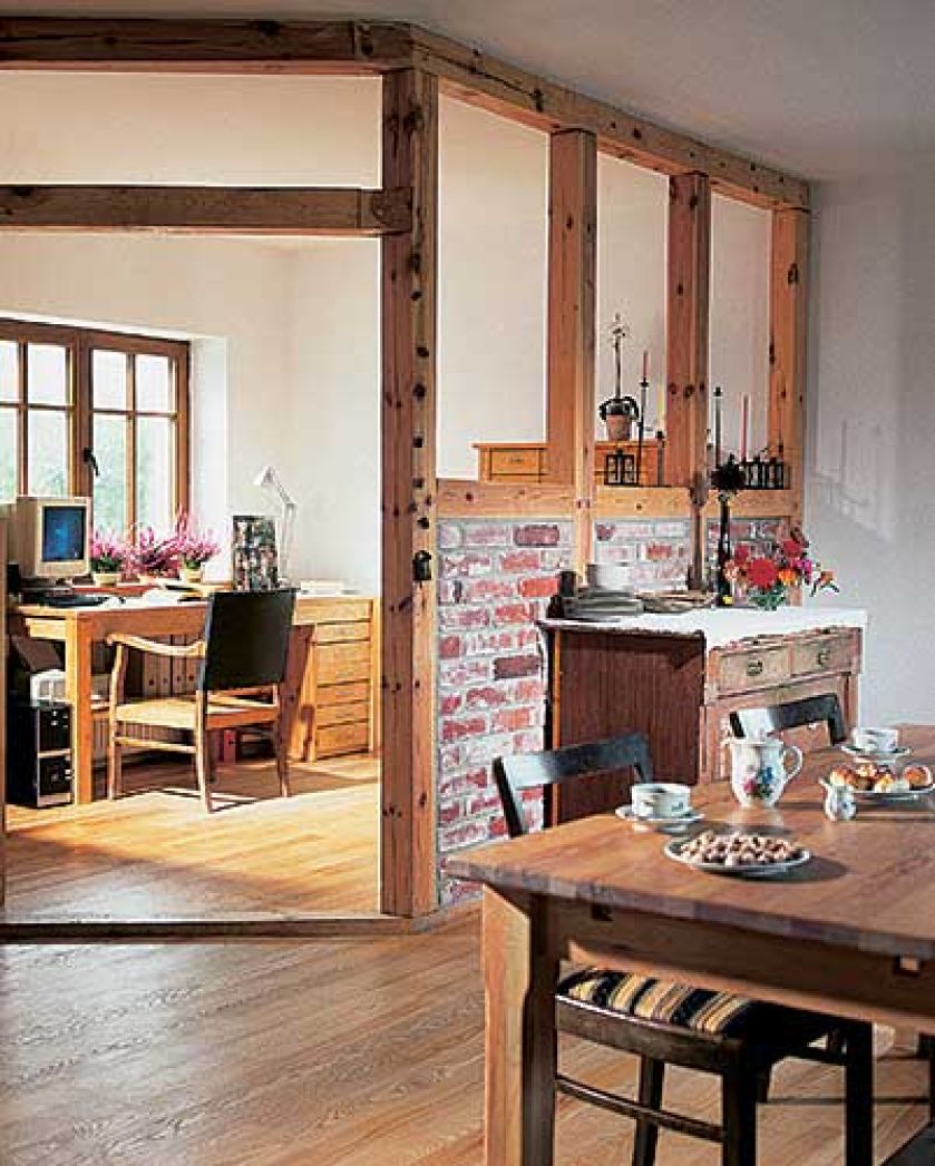 Gabinet od jadalni oddzielony kest tylko niską ścianką.