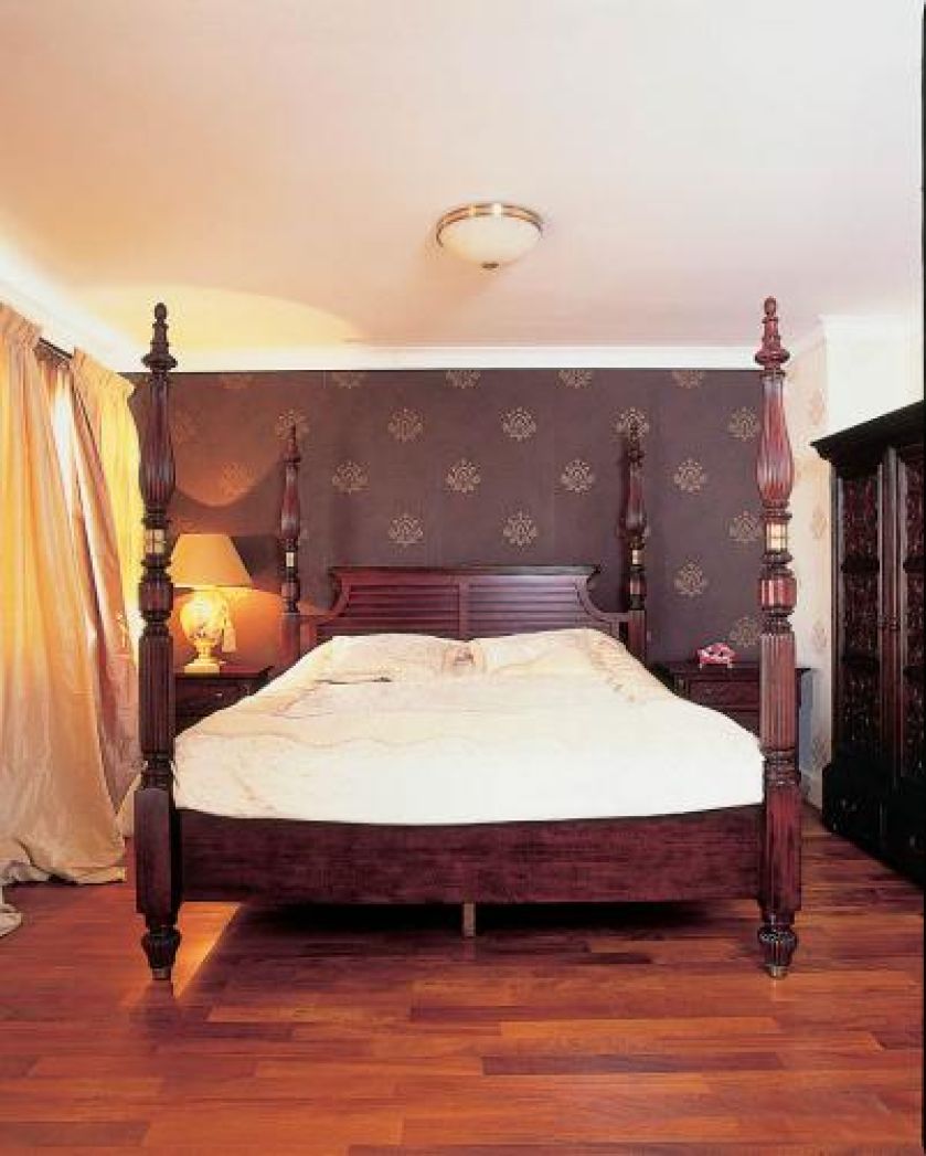 Łóżko amerykańskiej firmy Lane z kolekcji National Geographic gospodarze kupili zaraz po powrocie z Wietnamu.