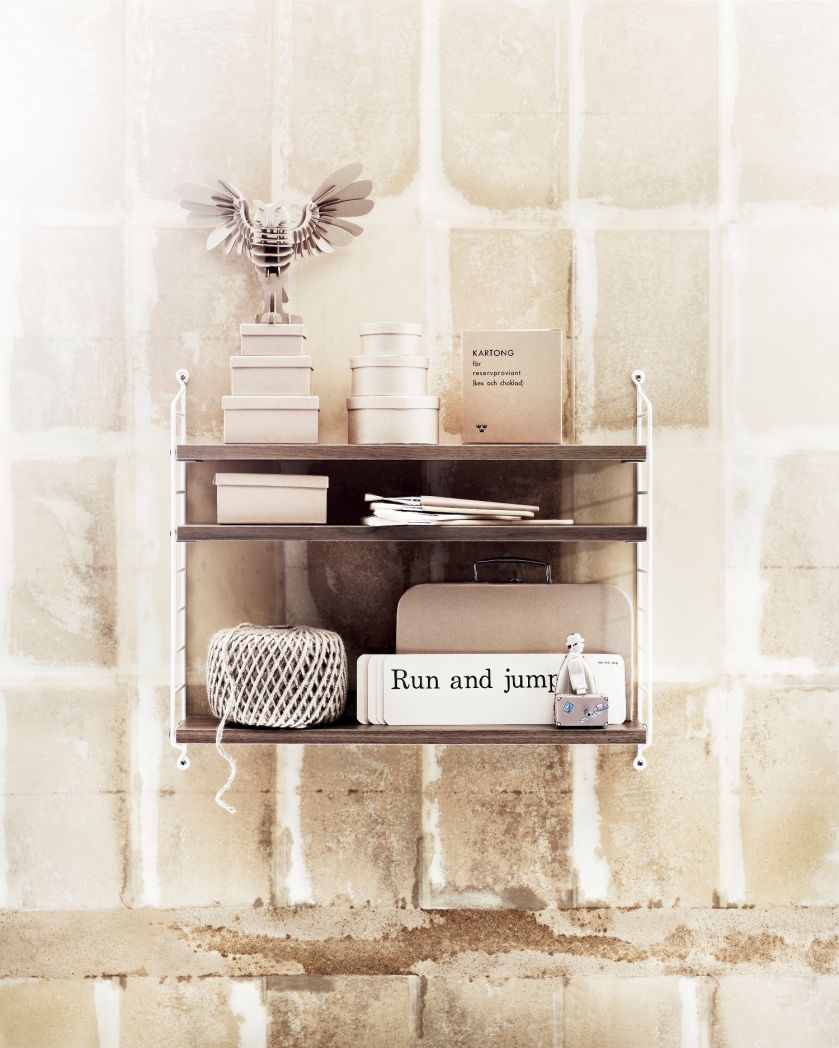 String - lekki pomysł na półkę