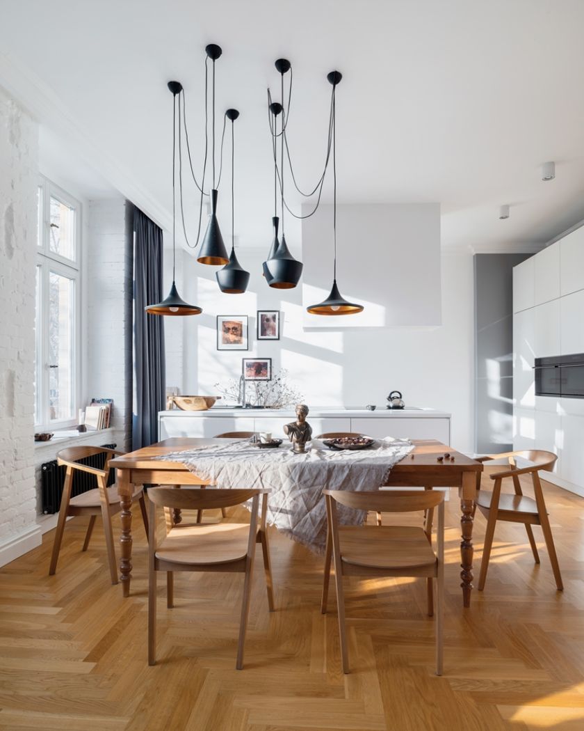 nowoczesny styl i antyki w salonie