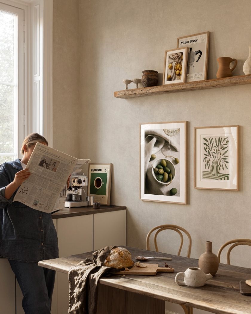 ściana w kuchni przy stole aranżacja