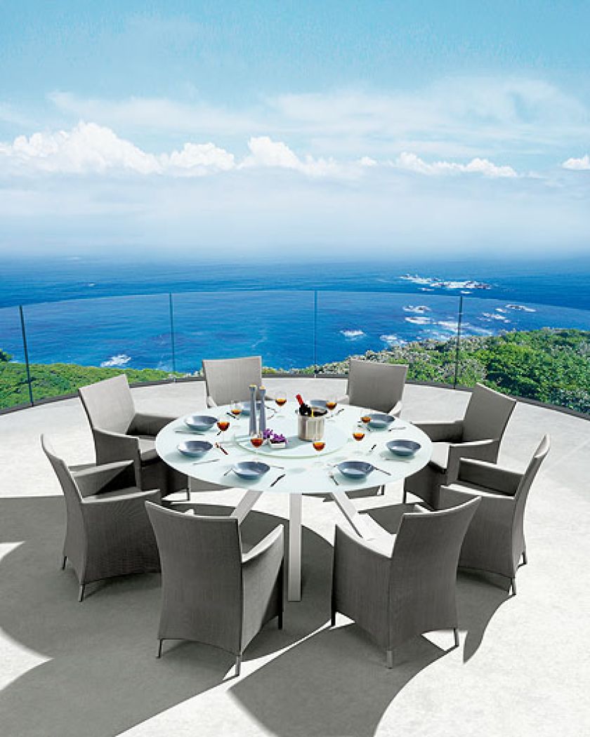 Krzesło Lima, nogi z drewna teakowego, siedzisko wykończone tkaniną, w komplecie z poduszką kosztuje 1190 zł. Krzesło z