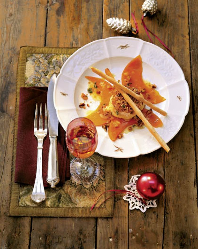 Pieczony kozi ser typu camembert z marynowaną dynią.