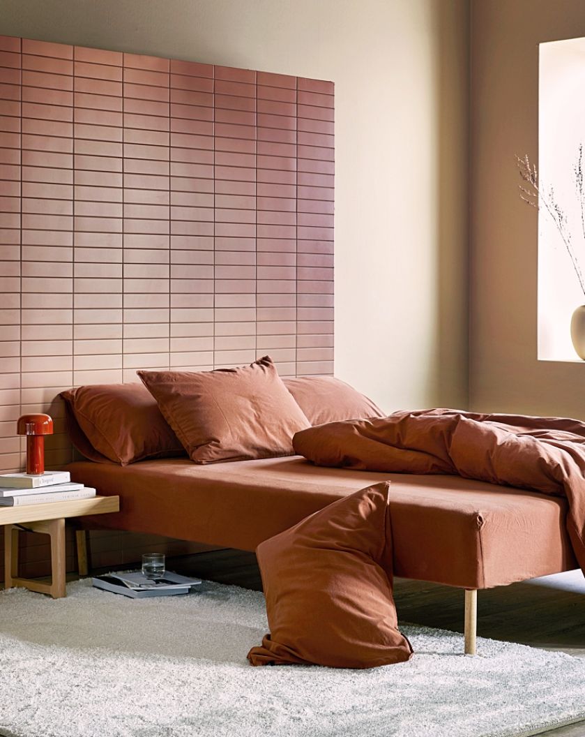 beżowe ściany w sypialni