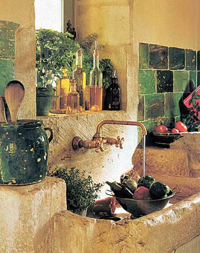 W domu na wsi kuchnia obowiązkowo w kamieniu. GRANGE