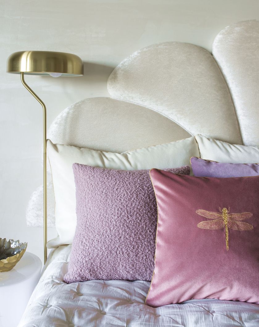 różowa poduszka z aksamitu