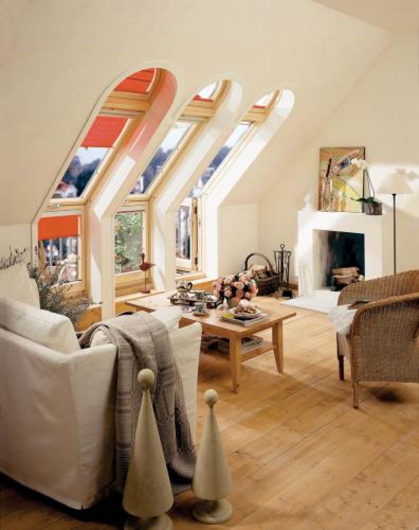 Balkon również na poddaszu. Okna pionowe połączono z połaciowymi, dzięki czemu można swobodnie wyjść na taras. Cena - 7250