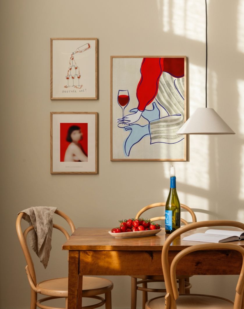 jak wykończyć ścianę przy stole w kuchni