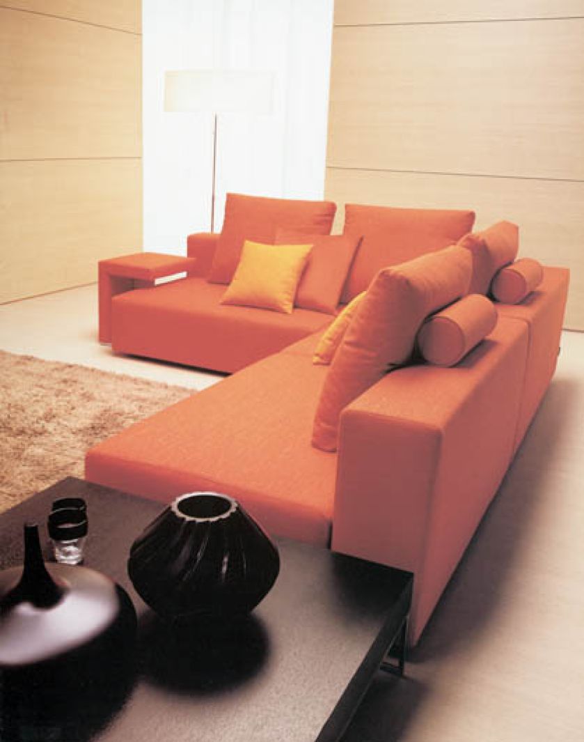 Kanapa ze stolikiem - dostawką. DESIREE