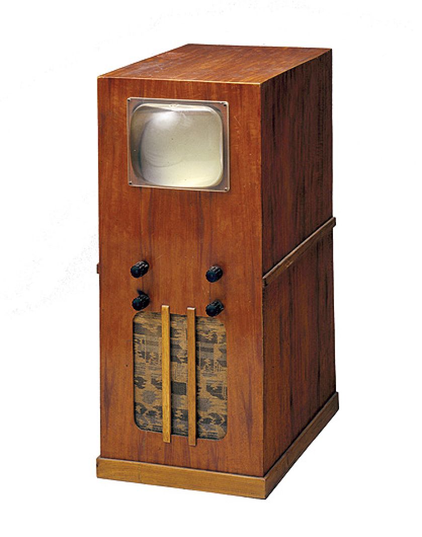 Odbiornik złożony przez firmę Premier Radio Company.