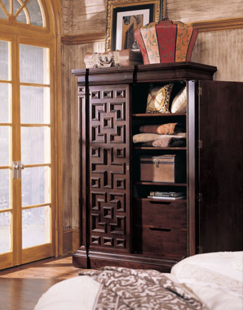 W dobrej szafie powinno znaleźć się miejsce i na półki, i na szuflady. SALONY MEBLOWE MOŚCICCY, LANE