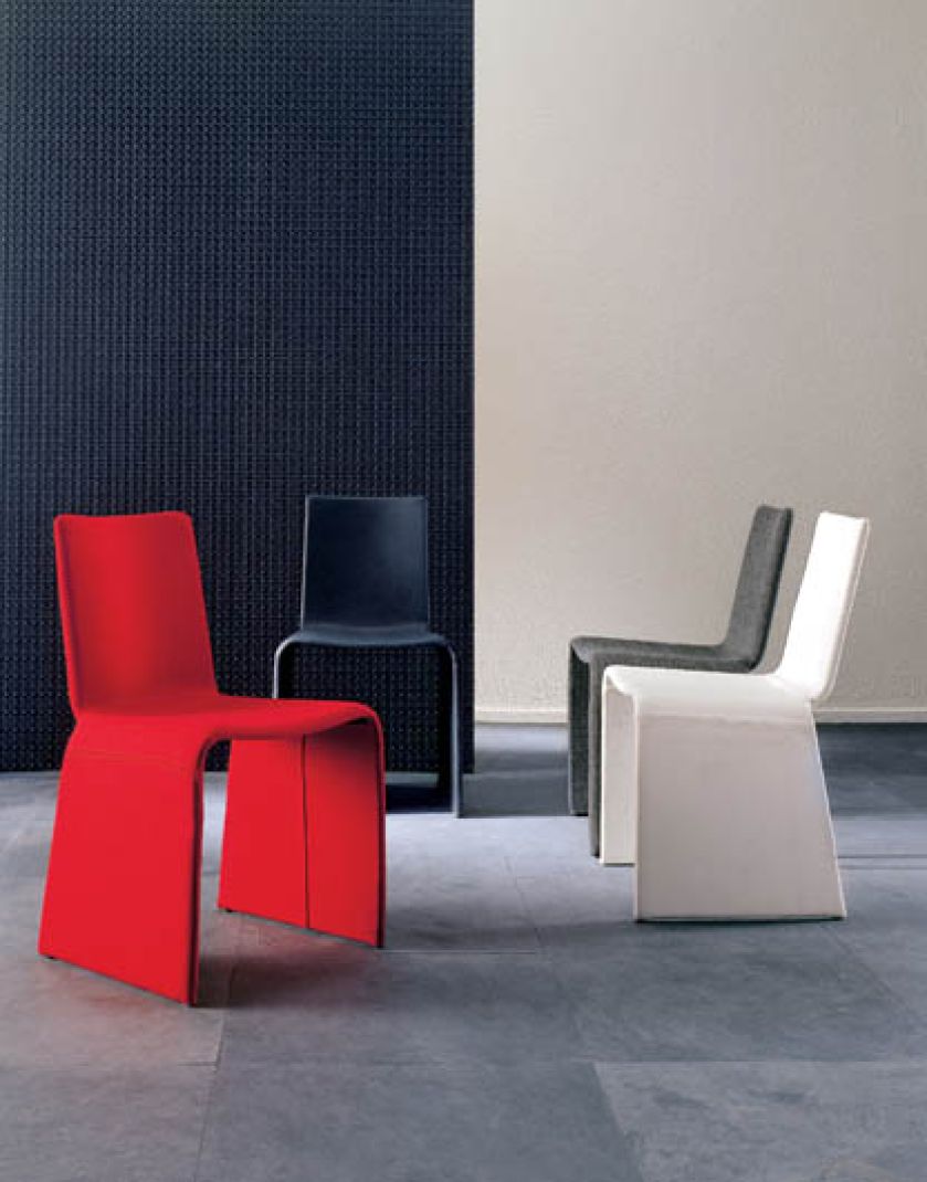 Krzesło Eleonora całe w skórze, firma Porada. Od 495 euro. STUDIO ITALIA