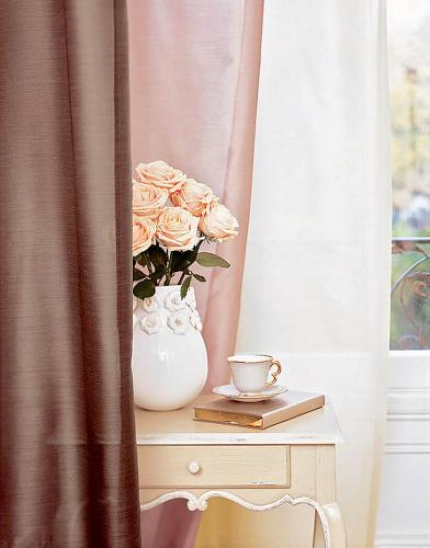 Jak za delikatną mgiełką - Cerami/Romo kosztuje 488 zł/m.b., przy wysokości 330 cm. DECODORE